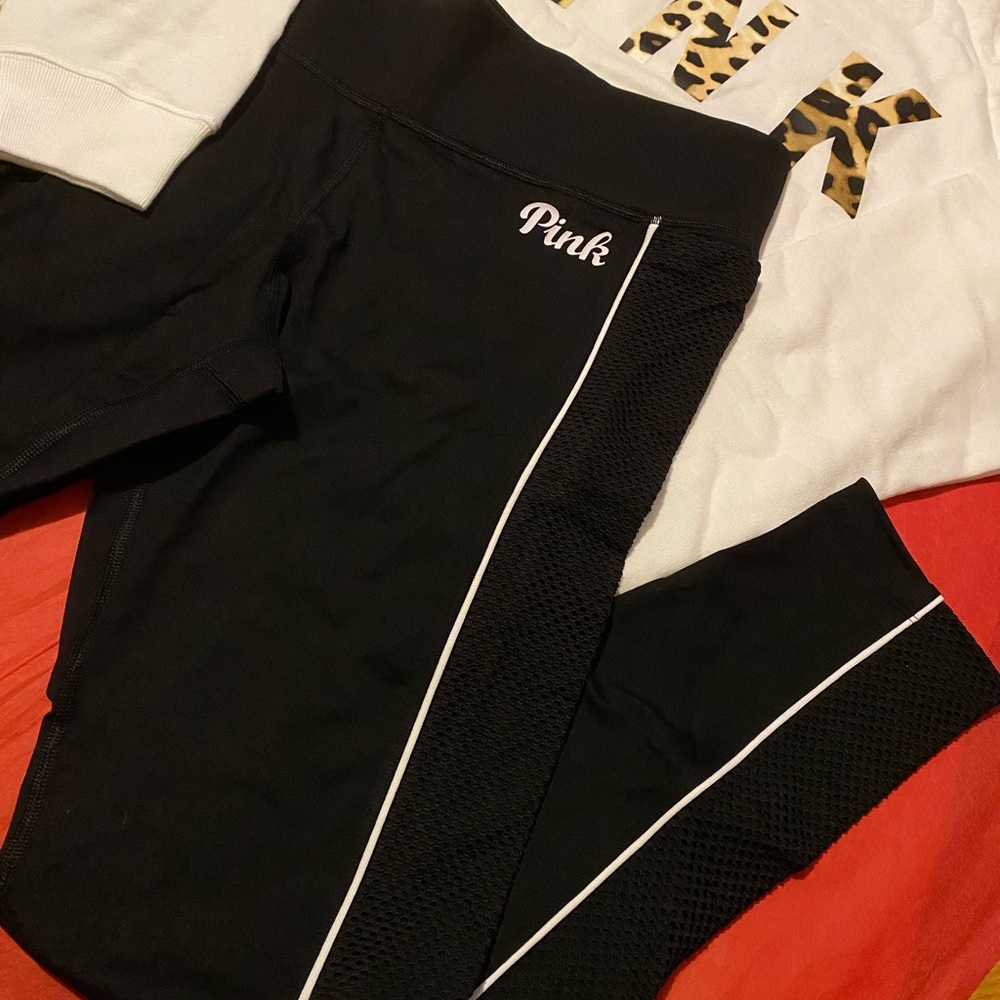 ❤️NWT VS PINK M/L OUTFIT❤️ - Picture 2 of 7